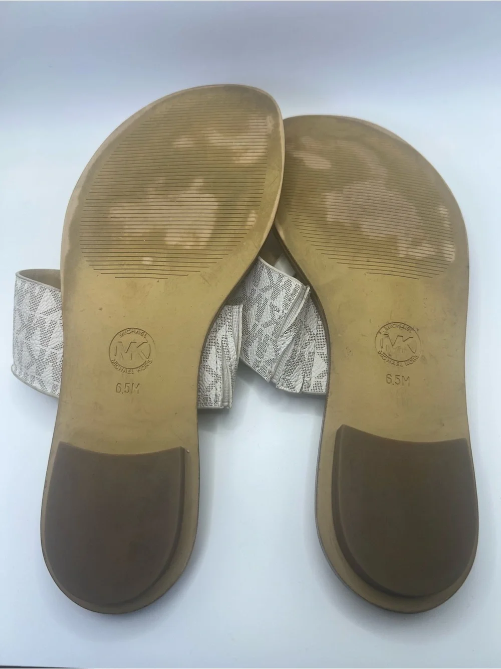 Michael Kors Cindy Flat Thong Sandals Size 6.5 Vanilla MK Logo Print
